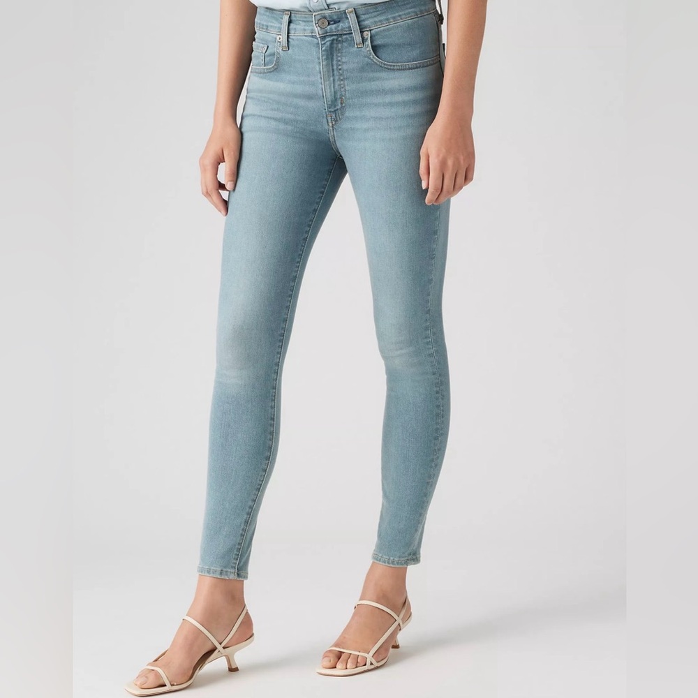 Levi's Women's Sky Blue Skinny Jeans